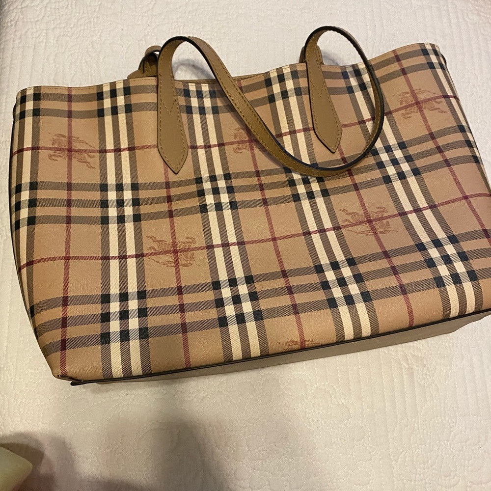 Burberry Brand new, two face purse